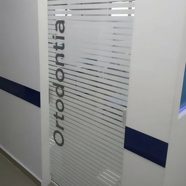 Película decorativa e privacidade comercial